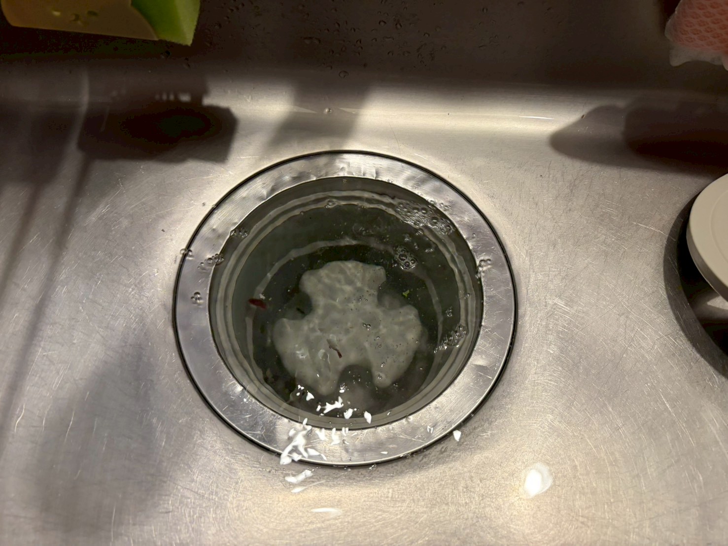 台所の排水管の詰まりの悩みを素早く解消します